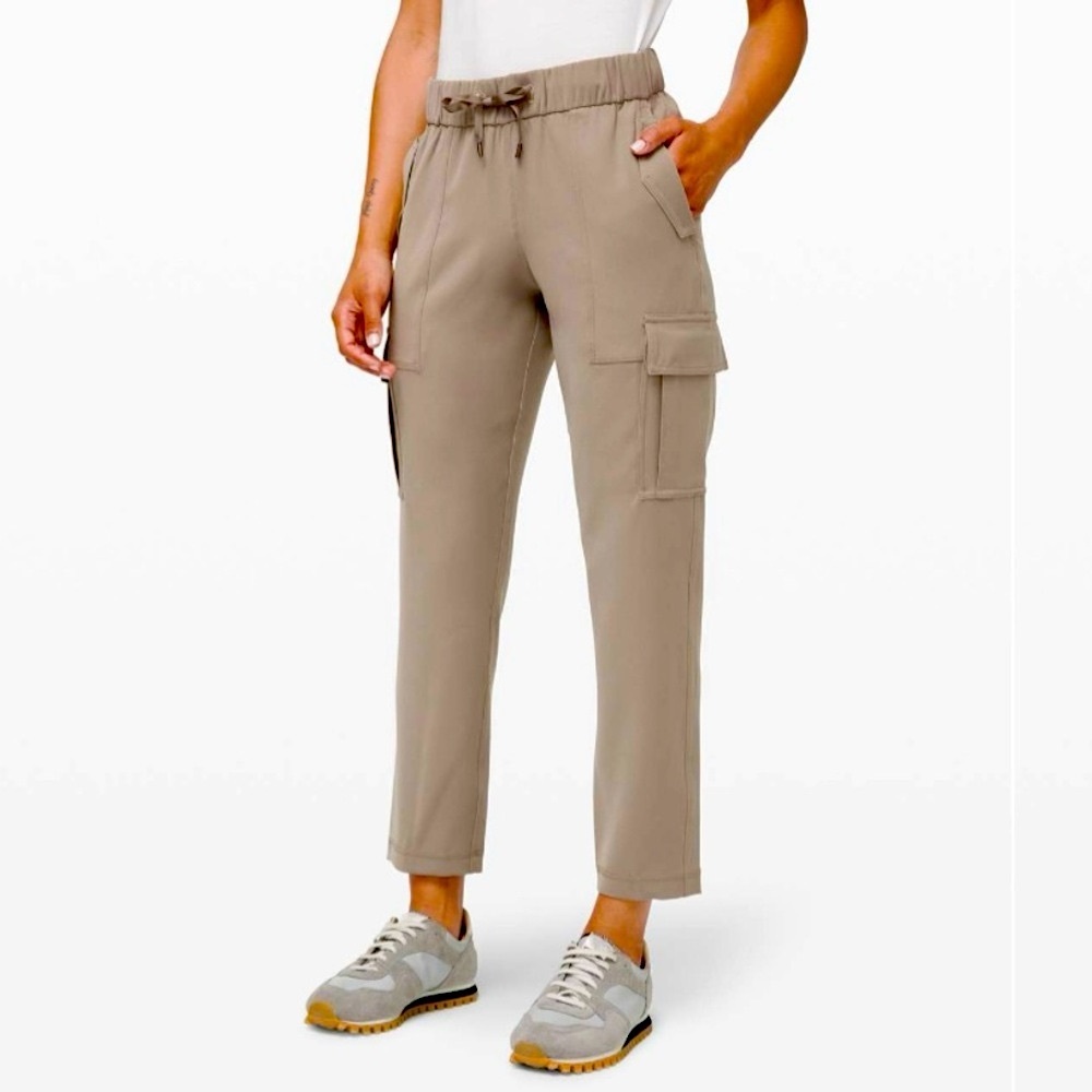 Lululemon size 12 Ready Set Cargo Pant W5CEWS cropped studio jogger